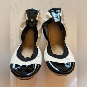Yosi Samara, Samantha Foldable Ballet Flat in Black & White Leather, Size 10